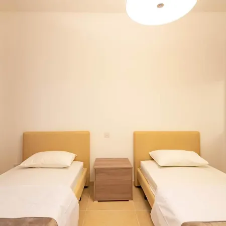 Cambridge By Homely * Sliema
