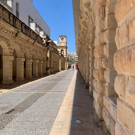 Cambridge By Homely * Sliema