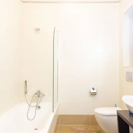 Апартаменты Cambridge By Homely Слима