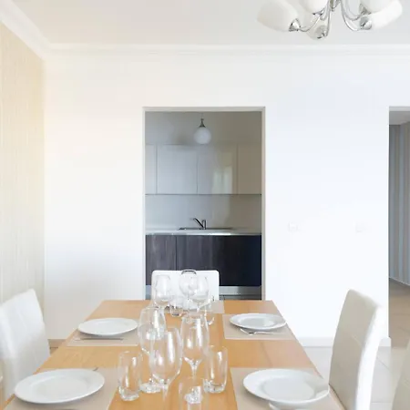 Cambridge By Homely Apartment *