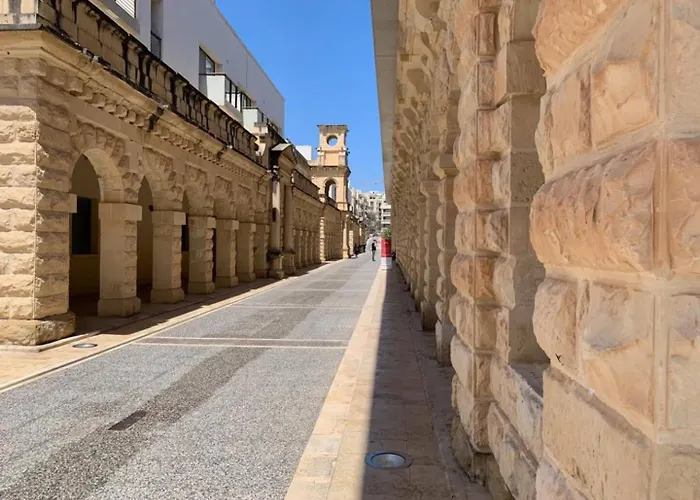 Cambridge By Homely * Sliema