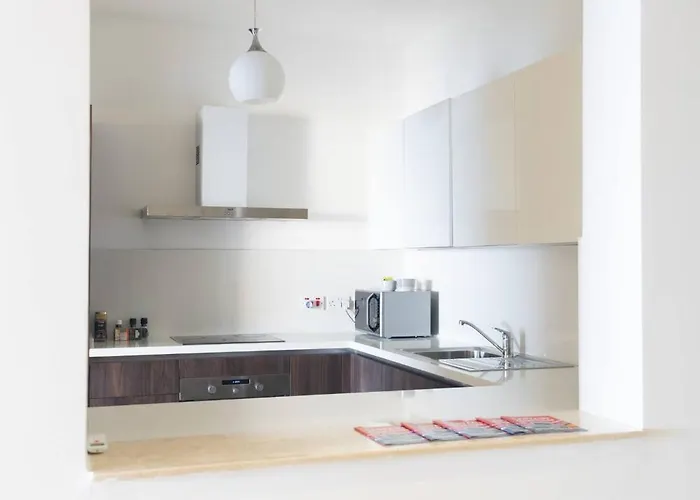 Cambridge By Homely * Sliema