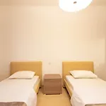 Cambridge By Homely * סליאמה
