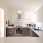 Cambridge By Homely סליאמה