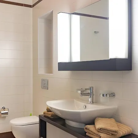 Cambridge By Homely アパート スリーマ