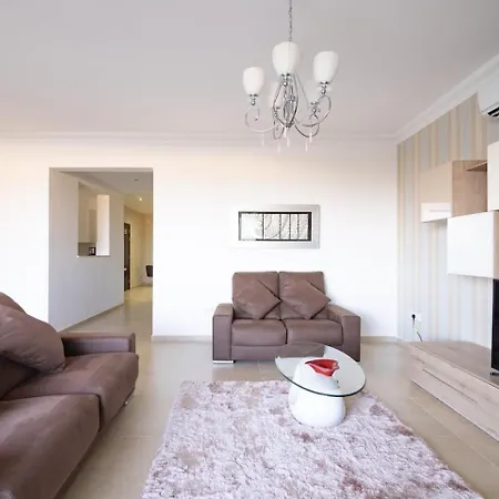 Cambridge By Homely Apartament
