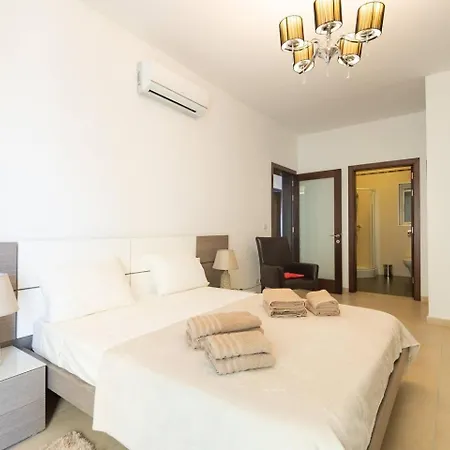 Cambridge By Homely Apartment