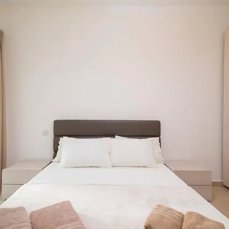 Cambridge By Homely Sliema