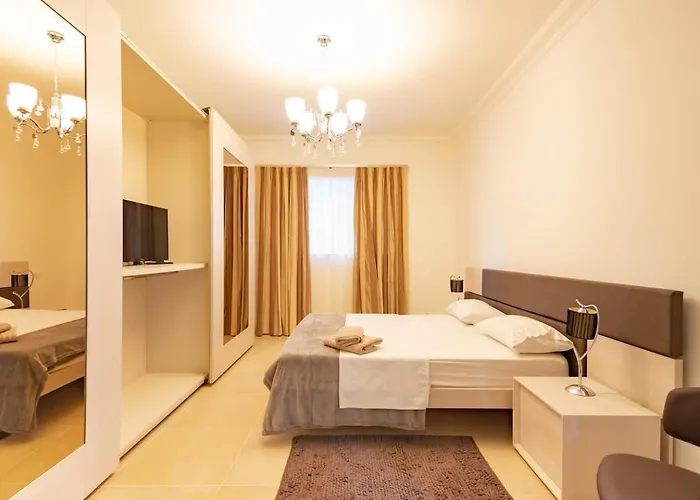 Cambridge By Homely * Sliema