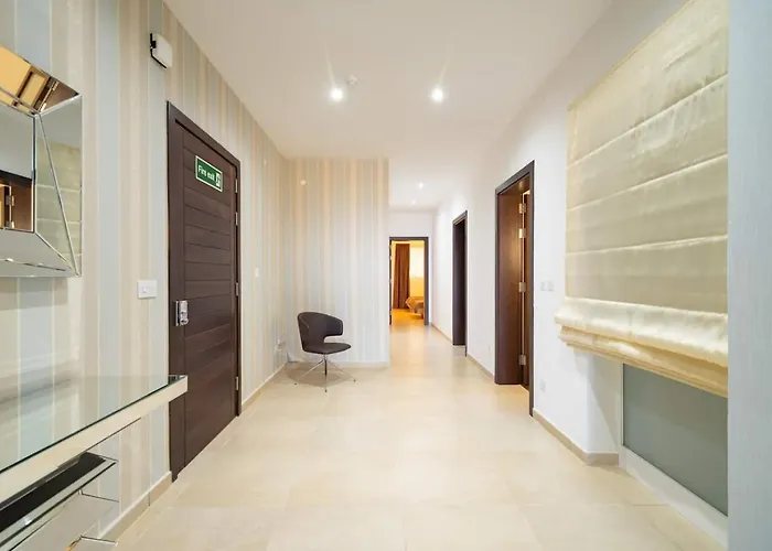 Cambridge By Homely Apartman *