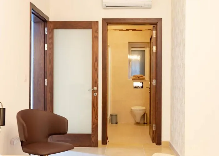 Cambridge By Homely * Sliema