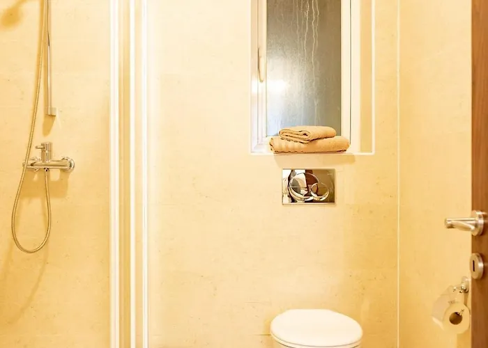 Cambridge By Homely Apartment