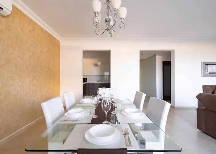 Cambridge By Homely Sliema