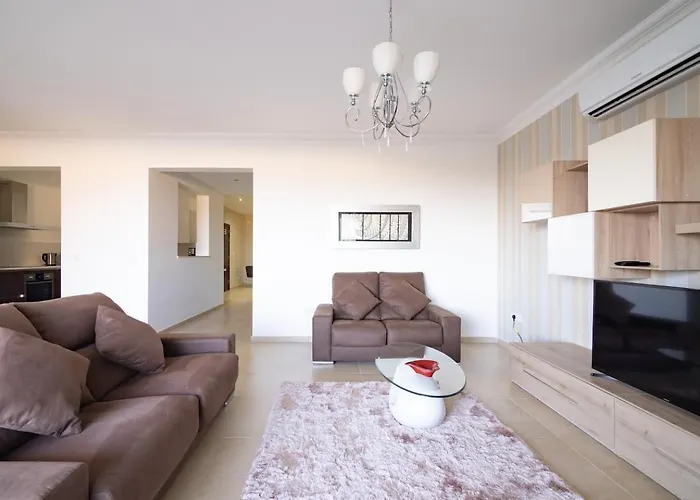 Cambridge By Homely Apartman