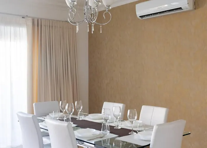 Cambridge By Homely Apartment *