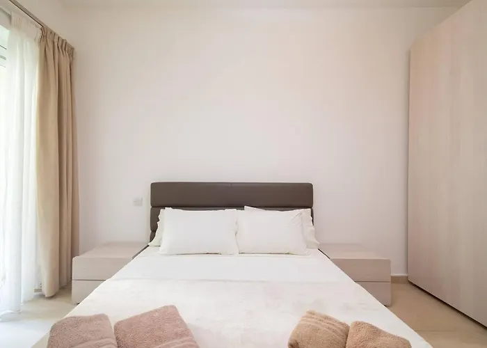 Cambridge By Homely Sliema