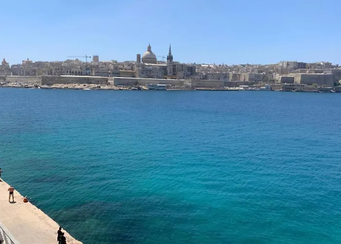 Cambridge By Homely Apartment