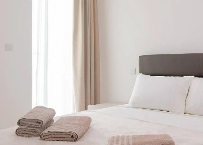 Cambridge By Homely Apartment