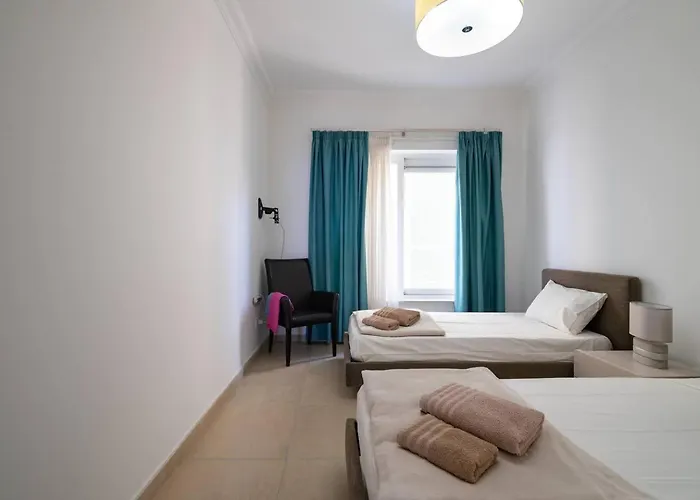 Cambridge By Homely Apartment