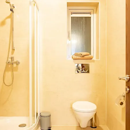 Cambridge By Homely Apartment